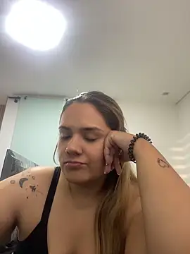 Snapshot of LoreinnFox chatting on 04/25/26, 10:29 LoreinnFox online show from 04/25/26, 10:29