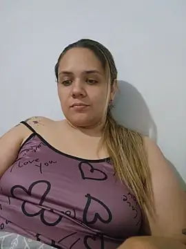 Snapshot of LoreinnFox chatting on 05/05/26, 03:25 LoreinnFox online show from 05/05/26, 03:25