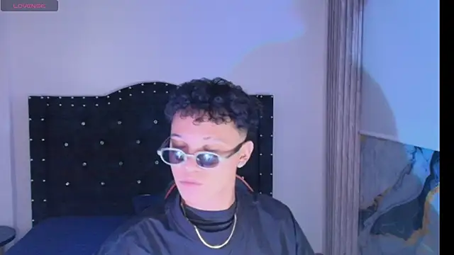 thian blakee online show from 11/30/25, 03:21