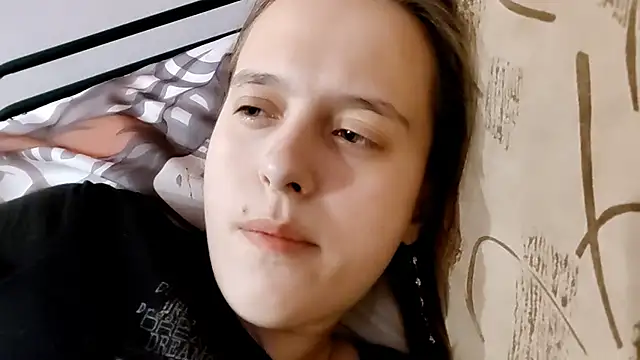 SophieHazely online show from 12/17/25, 10:10