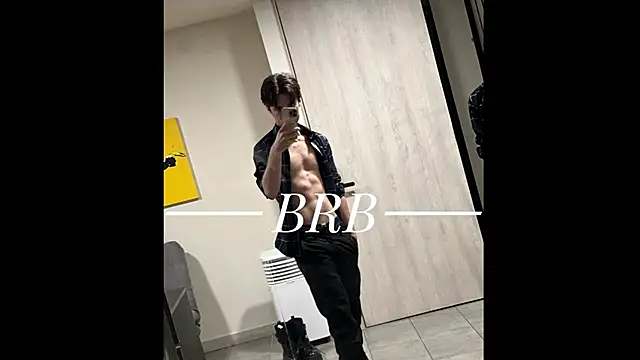 Snapshot of SaccharineSin chatting on 11/27/25, 01:35 SaccharineSin online show from 11/27/25, 01:35