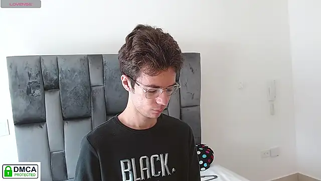 Snapshot of SaccharineSin chatting on 11/28/25, 04:53 SaccharineSin online show from 11/28/25, 04:53