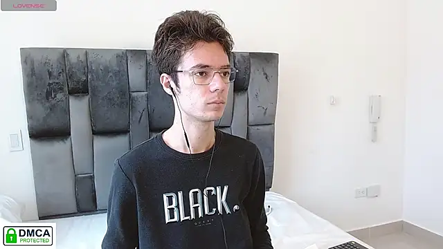 Snapshot of SaccharineSin chatting on 12/02/25, 02:23 SaccharineSin online show from 12/02/25, 02:23