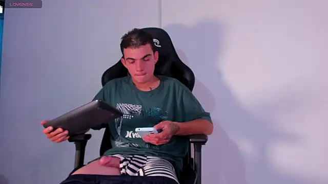 Snapshot of m0ntana777 chatting on 12/02/25, 12:10 m0ntana777 online show from 12/02/25, 12:10