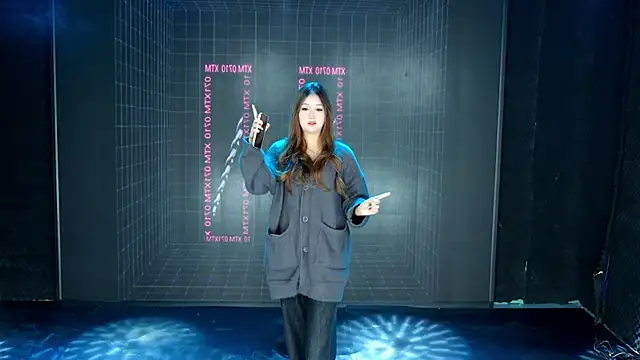 Snapshot of YIMO-002 chatting on 11/28/25, 04:37 YIMO-002 online show from 11/28/25, 04:37