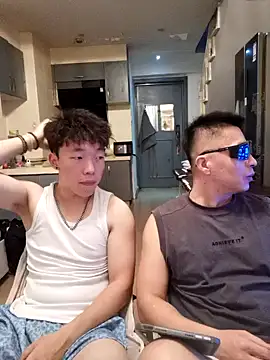Snapshot of day-18 chatting on 07/15/26, 02:22 day-18 online show from 07/15/26, 02:22