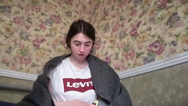 Aphr0ditee online show from 04/11/26, 08:07