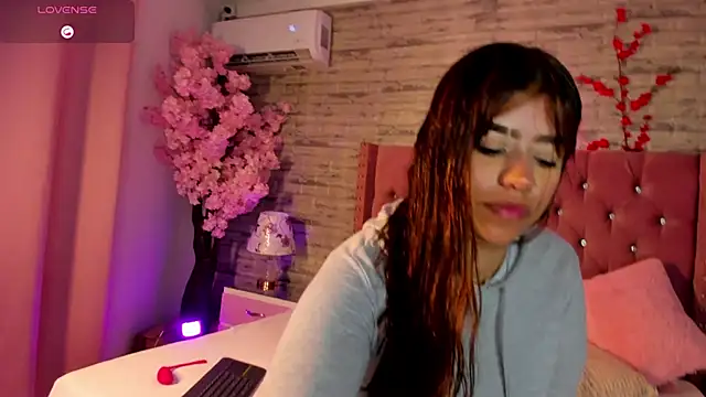 MoliBunny online show from 04/18/26, 04:38