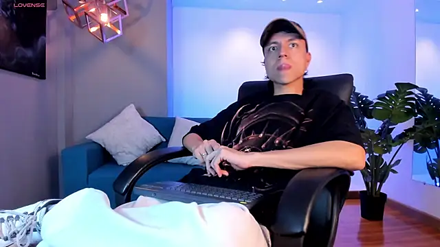 Snapshot of Bastthianxxx chatting on 11/30/25, 11:36 Bastthianxxx online show from 11/30/25, 11:36