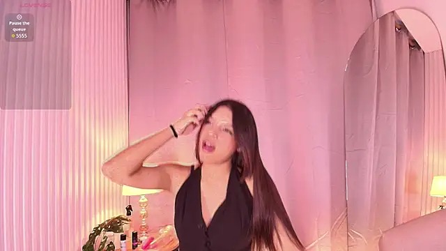 serena woodsen  online show from 11/30/25, 12:09