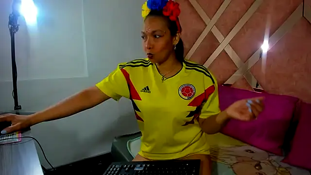 Snapshot of Valeria_gil_ chatting on 06/23/26, 03:54 Valeria gil online show from 06/23/26, 03:54