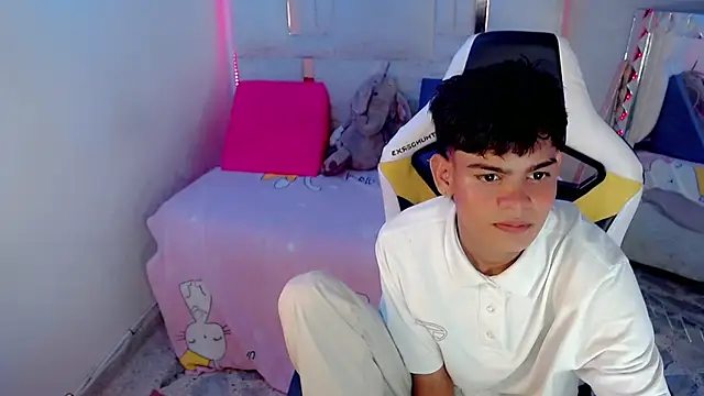 Snapshot of Lil_babyyy_ chatting on 02/21/26, 12:44 Lil babyyy online show from 02/21/26, 12:44