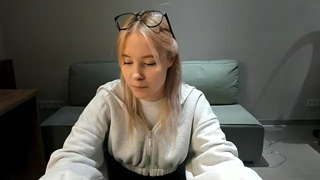 Snapshot of AunclreaVache chatting on 11/29/25, 10:18 AunclreaVache online show from 11/29/25, 10:18