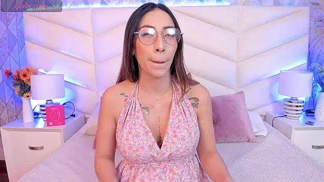 Lizzi Hotman  online show from 02/07/26, 08:56