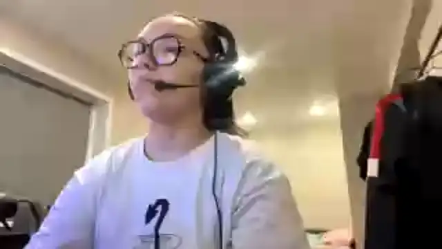 KerriMcbreen online show from 12/03/25, 03:14