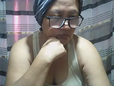 Snapshot of fireflower70 chatting on 07/12/26, 01:29 fireflower70 online show from 07/12/26, 01:29