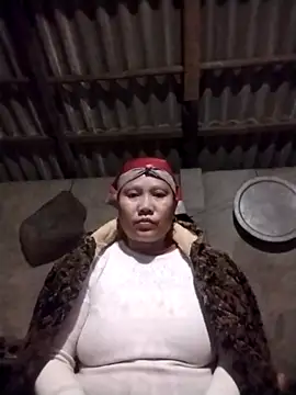 Snapshot of LeoPet2x chatting on 01/16/26, 04:33 LeoPet2x online show from 01/16/26, 04:33