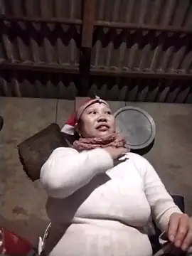 Snapshot of LeoPet2x chatting on 02/14/26, 01:52 LeoPet2x online show from 02/14/26, 01:52