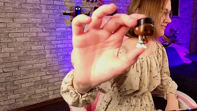 Mia Mooore online show from 12/05/25, 01:52