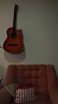 Emma Everett online show from 12/19/25, 02:02