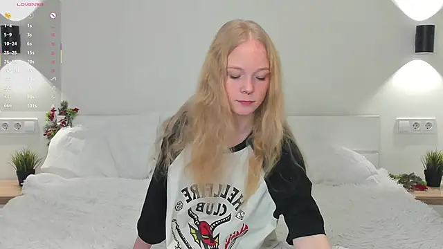 GhisllaineWestler online show from 12/16/25, 04:17