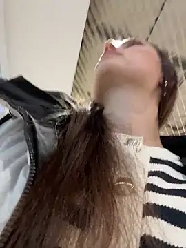 ZaraHill online show from 12/02/25, 04:07