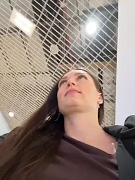 ZaraHill online show from 12/04/25, 03:49