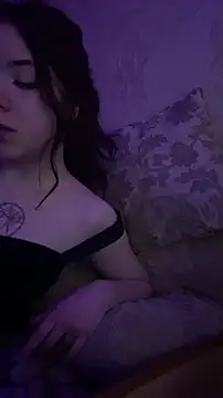 Tinashiny online show from 11/28/25, 05:48