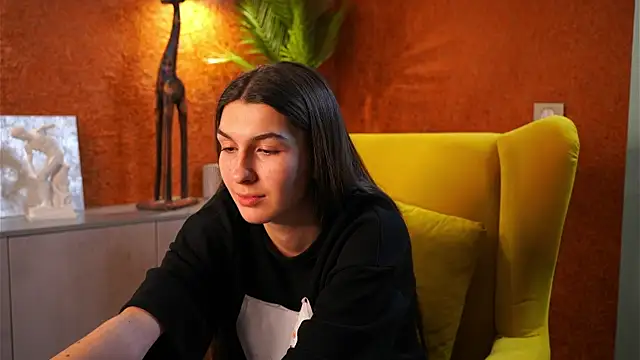 Snapshot of SongSaur chatting on 12/01/25, 11:59 SongSaur online show from 12/01/25, 11:59