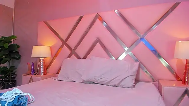 ViolettaLane online show from 12/02/25, 11:59