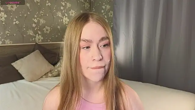 Snapshot of Lolly_Kittyy chatting on 12/01/25, 01:05 Lolly Kittyy online show from 12/01/25, 01:05