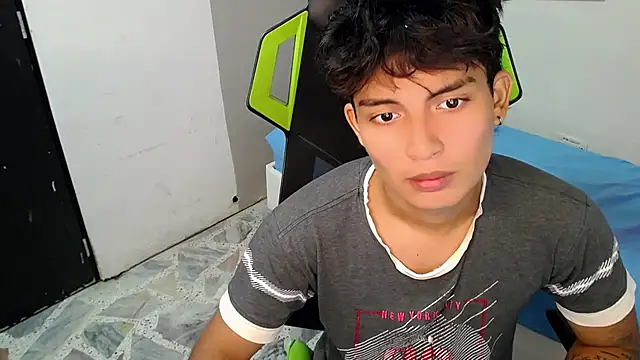 Green XoX online show from 11/30/25, 09:08