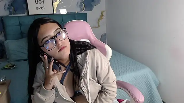 Snapshot of cherrysmall2 chatting on 11/29/25, 05:10 cherrysmall2 online show from 11/29/25, 05:10