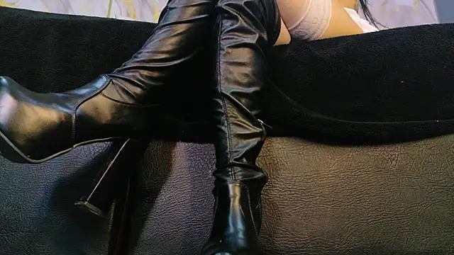 MilaDeRoux online show from 03/12/26, 02:18