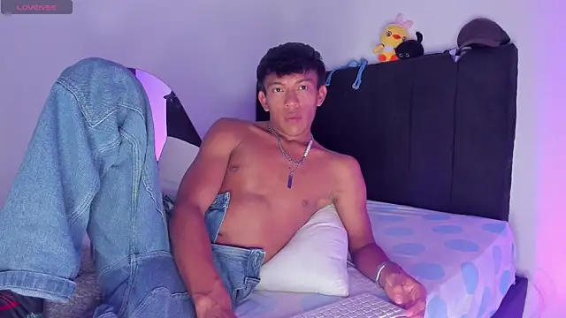 santinaughty online show from 04/07/26, 12:33