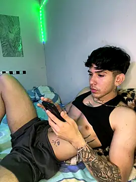 wil hot online show from 12/15/25, 04:00