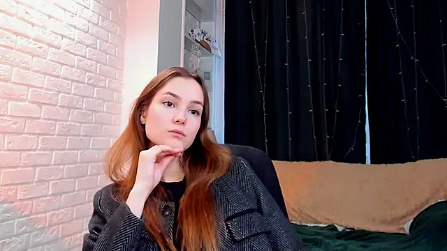 Snapshot of LouiseFlower_ chatting on 12/02/25, 07:14 LouiseFlower online show from 12/02/25, 07:14