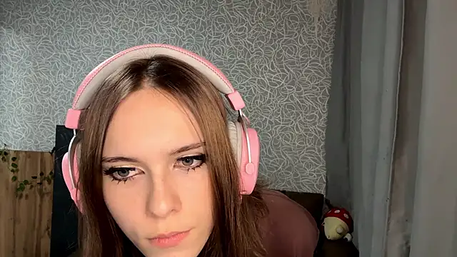 EvaLoveer online show from 12/01/25, 11:04