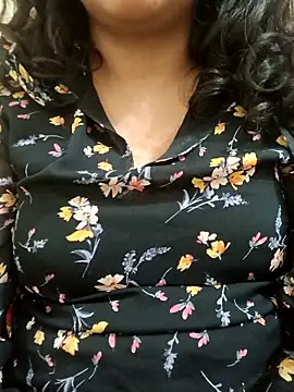 Snapshot of NIDHI-23 chatting on 12/01/25, 05:45 NIDHI-23 online show from 12/01/25, 05:45