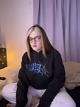 kira velour online show from 01/06/26, 04:16