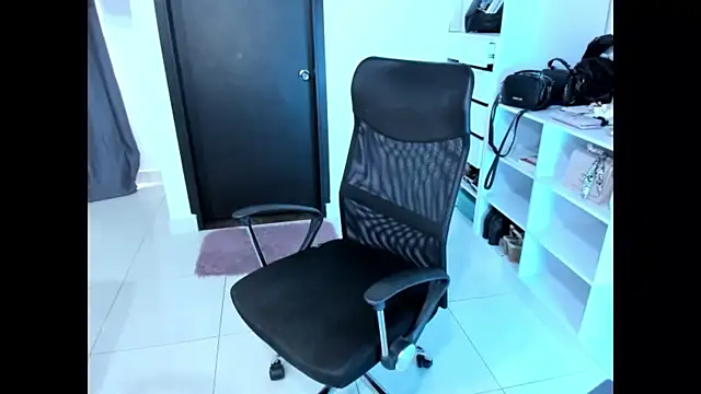 cristina697 online show from 12/03/25, 04:27