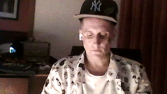 Snapshot of lottatoxicshyt chatting on 06/01/26, 10:06 lottatoxicshyt online show from 06/01/26, 10:06