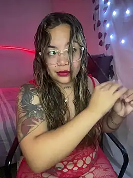 Snapshot of Lindalatina2001 chatting on 01/17/26, 01:10 Lindalatina2001 online show from 01/17/26, 01:10