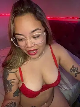 Snapshot of Lindalatina2001 chatting on 02/27/26, 01:27 Lindalatina2001 online show from 02/27/26, 01:27