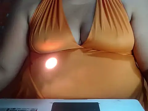 karolbb0 online show from 12/21/25, 06:48