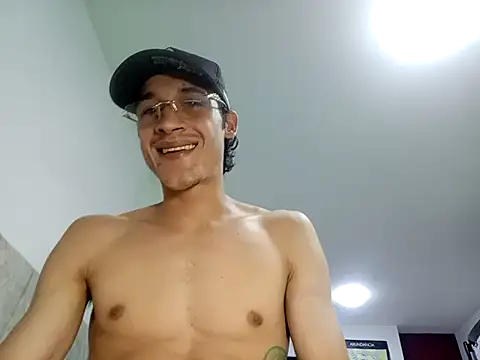 Snapshot of am_cvo1824 chatting on 04/04/26, 10:18 am cvo1824 online show from 04/04/26, 10:18