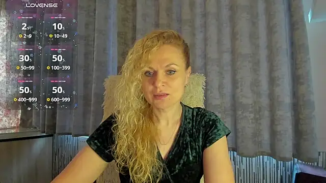 Snapshot of LanaLight_x chatting on 05/21/26, 03:02 LanaLight x online show from 05/21/26, 03:02