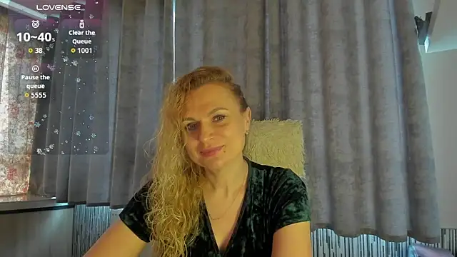Snapshot of LanaLight_x chatting on 05/22/26, 04:08 LanaLight x online show from 05/22/26, 04:08