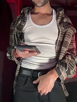 Snapshot of fitboy_xxx chatting on 05/12/26, 10:29 fitboy xxx online show from 05/12/26, 10:29
