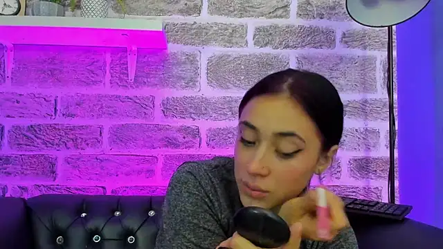 Snapshot of Ariana_collinss chatting on 05/22/26, 01:17 Ariana collinss online show from 05/22/26, 01:17